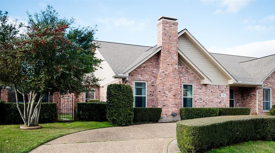 1st image of 530 Lexington Dr