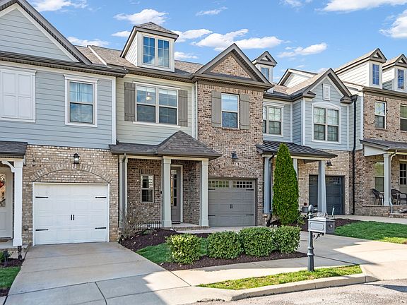 3rd image of 1664 Hampshire Pl