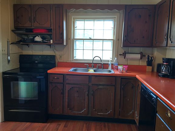 3rd image of 215 Locust St