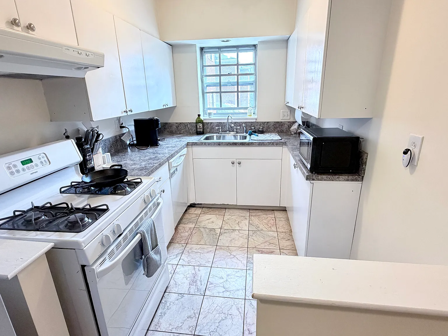 2 bed, 824 sqft, $2,850 — Photo 4