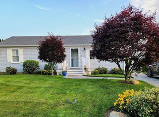 35 Willow Ave, Narragansett, RI 02882