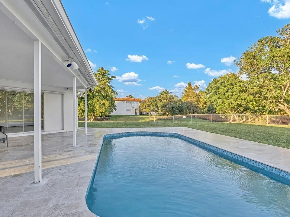 290 NW 65th Ave
