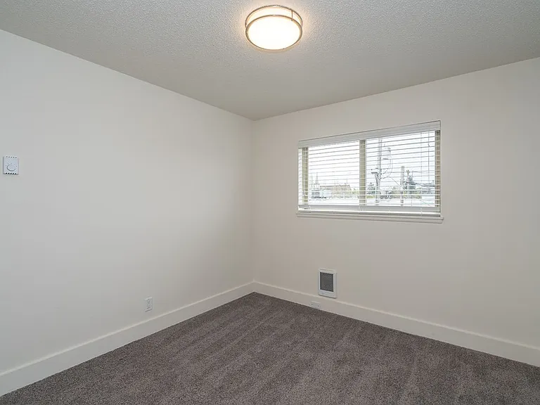Uptown 7 Apartments — Photo 20