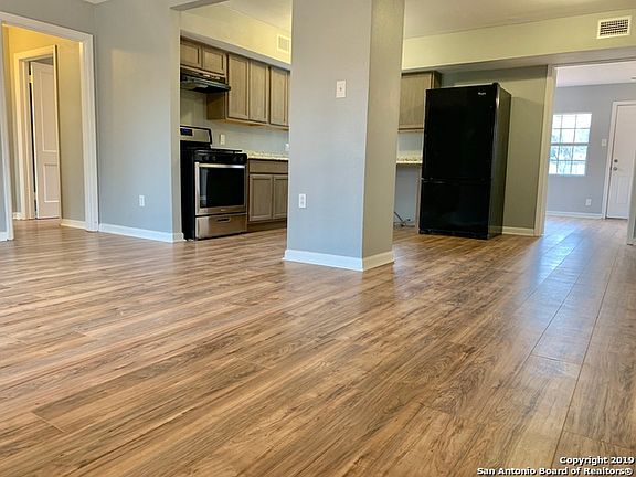 4th image of 224 Shelburn Dr