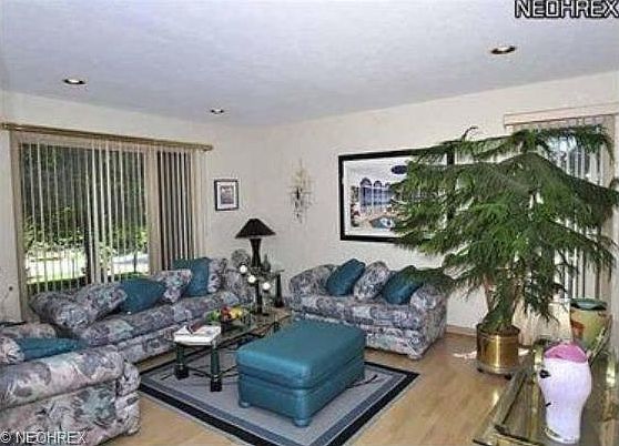 4th image of 25262 Margot Ct