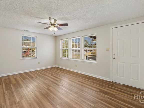 5th image of 404 S Maple Street