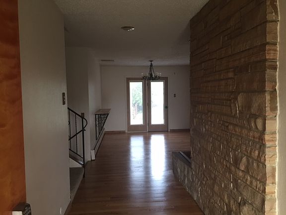 Entry into formal dining