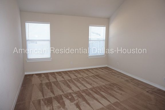 5th image of 1710 Martinique Dr