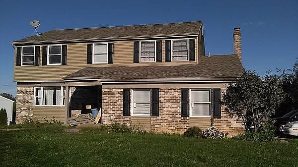 2nd image of 511 Walnut Tree Dr #1