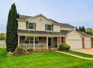 1427 Saint Lawrence Ct, Fenton, MI