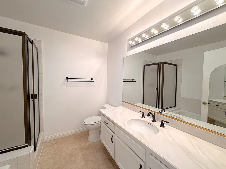 18242 Burbank Blvd #8 — Photo 34