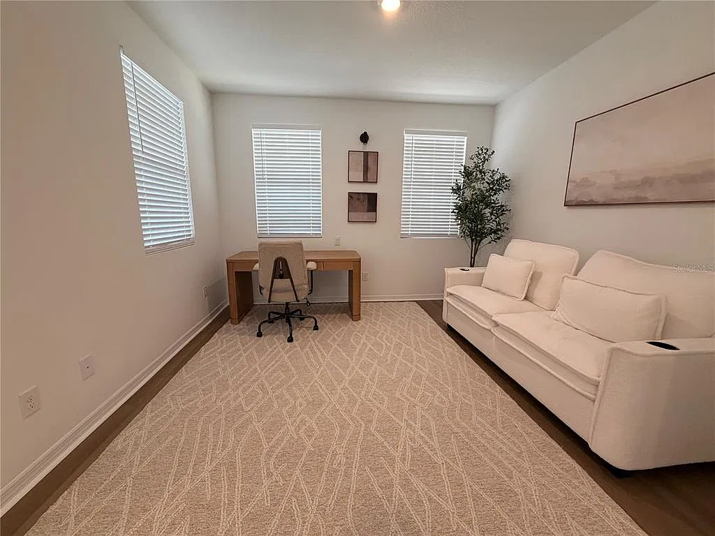 4 bed, 2.5 bath, 3545 sqft, $4,700 — Photo 2