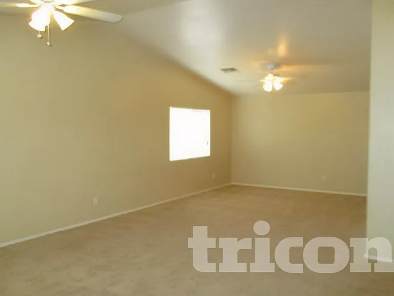 3315 W Fraktur Rd — Photo 11