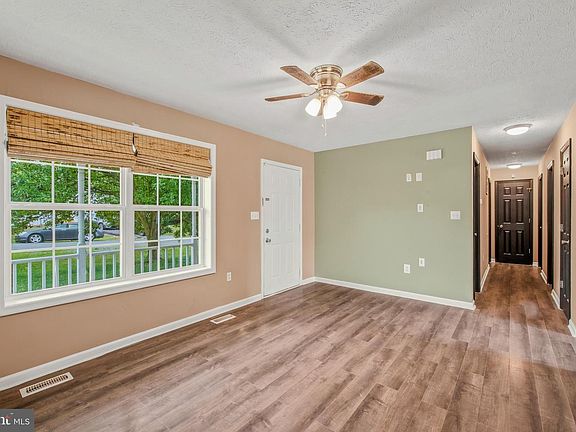 4th image of 18 Pacific Blvd