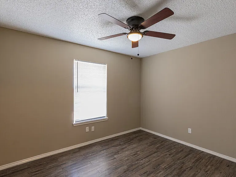Dove Cove Apartments — Photo 14