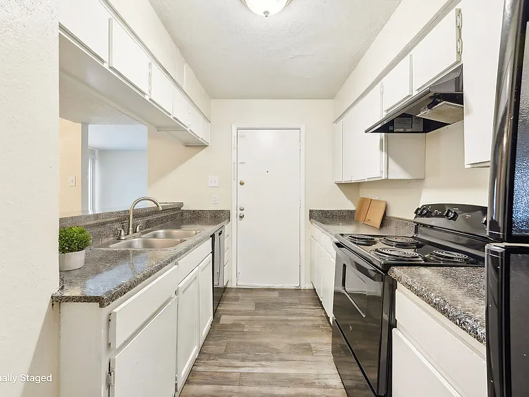 Windbury Apartments — Photo 15