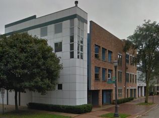 900 Grove St APT 4, Evanston, IL 60201