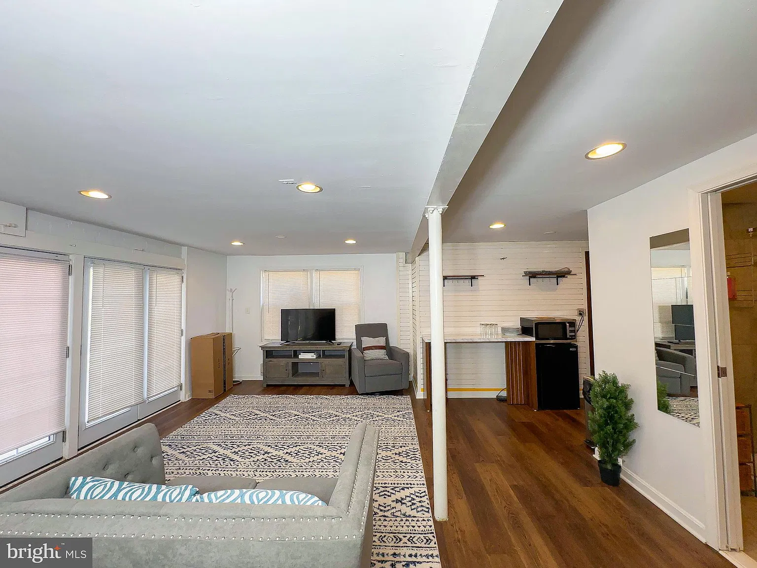 1 bed, 1.0 bath, 3674 sqft, $899 — Photo 3