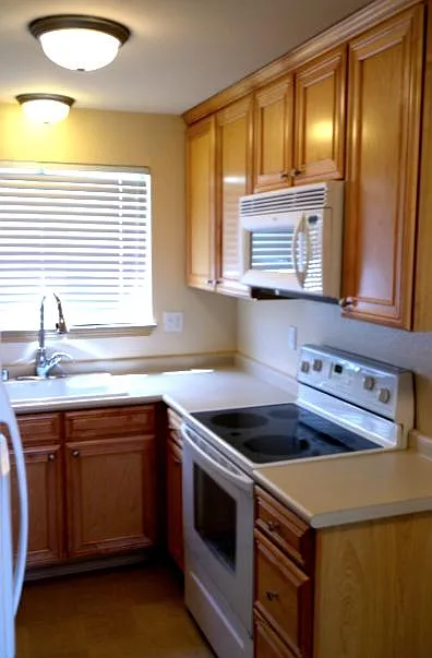 Harbor View East Apartments — Photo 1