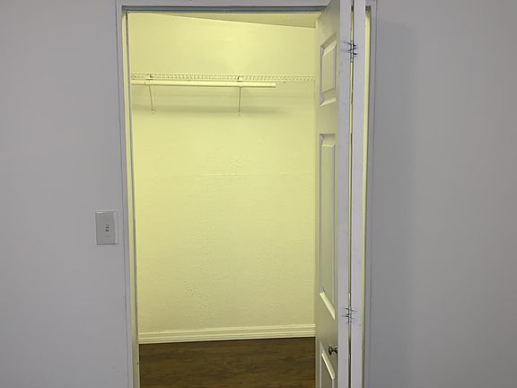 3rd image of 920 Marquette Ct