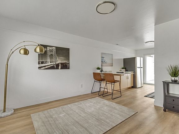 21P Living Room 21P Living Room