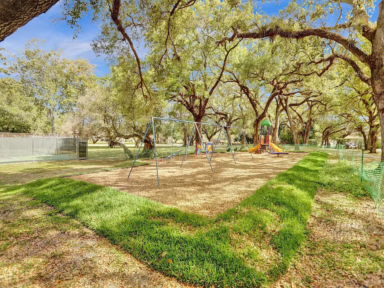9460 Poinciana Pl #101 — Photo 33