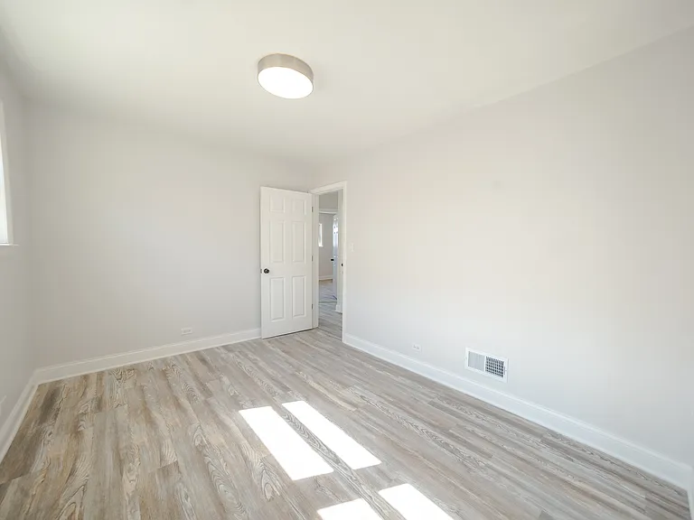 2242 N Lavergne Ave #2 — Photo 16