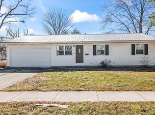 114 E Spruce St, Chatham, IL 62629