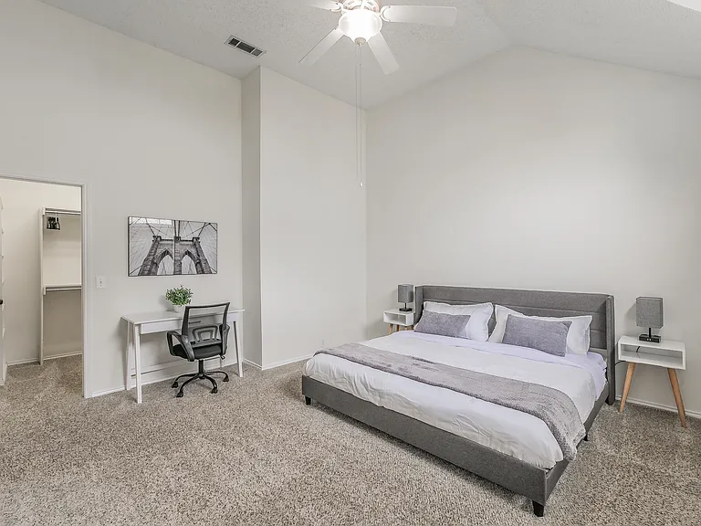 7017 Chateau Dr — Photo 16