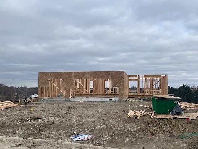 2nd image of 923 Tuscany Dr SE