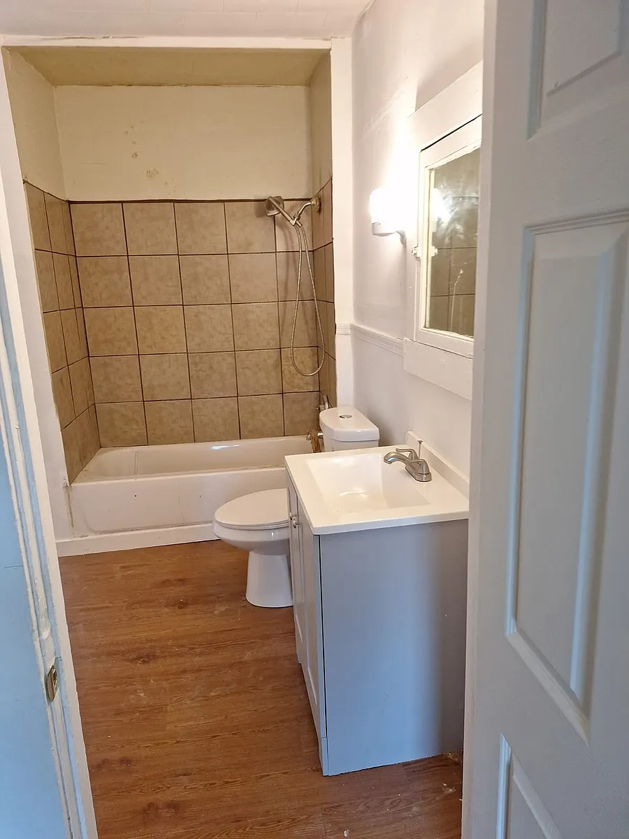 Building Photo - 205 Beecher St #3