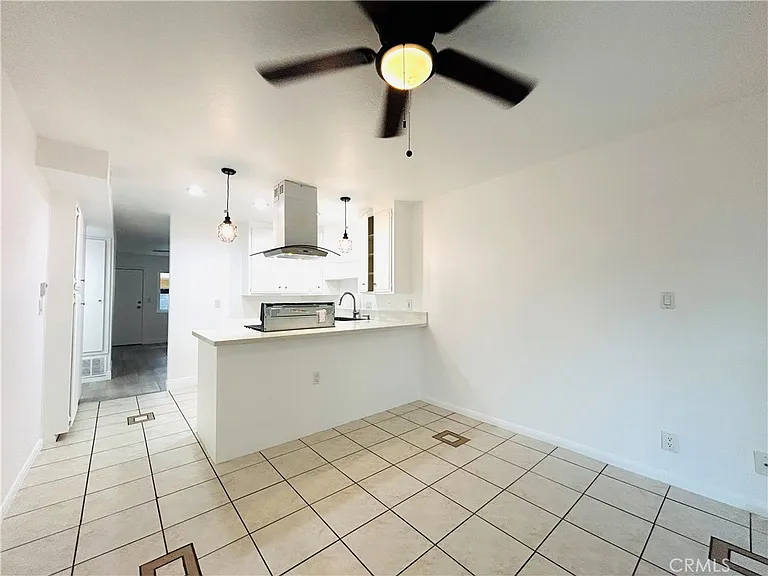 857 N Vineyard Ave #B — Photo 8