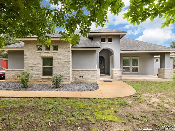 132 WILD STALLION DR, La Vernia, TX 78121