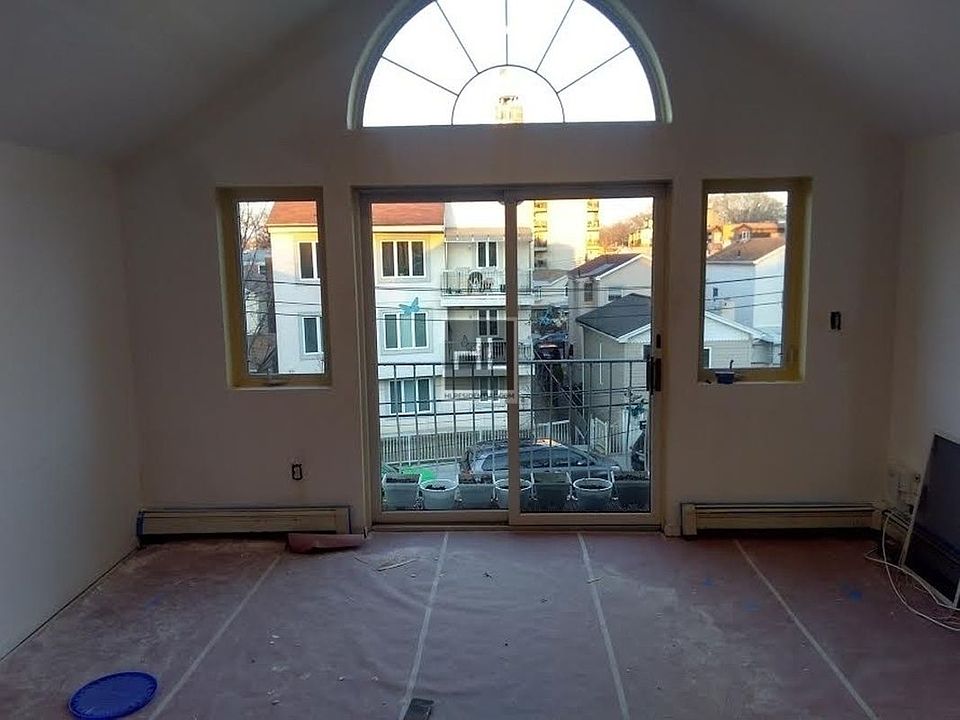 1st image of 80 Dooley St #3