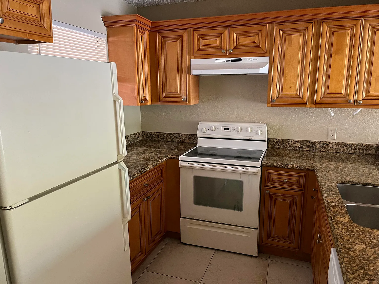 2 bed, 2.0 bath, 916 sqft, $1,800 — Photo 3