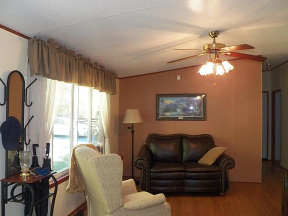 4th image of 724 White Oak Ln