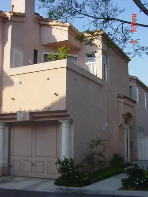 2 bed, 1043 sqft, $3,200 — Photo 2