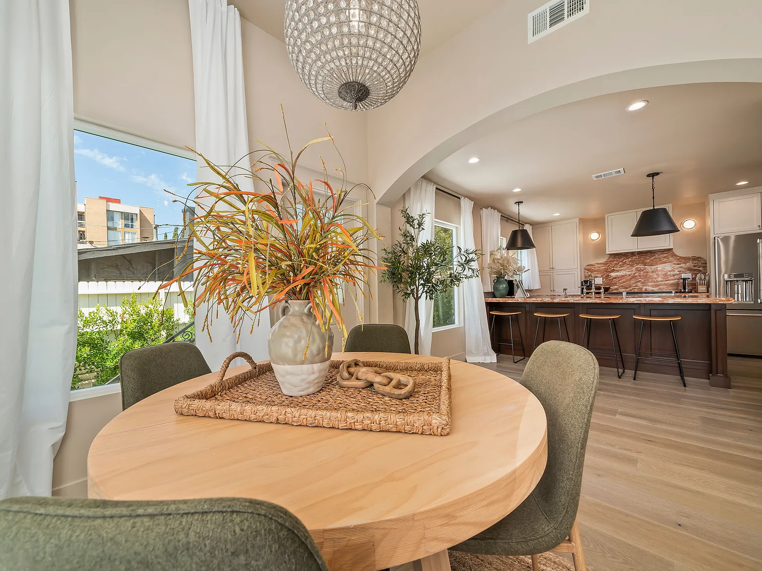 4 bed, 2098 sqft, $13,000 — Photo 3