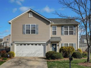 3007 Quail Oaks Dr, Greensboro, NC 27405