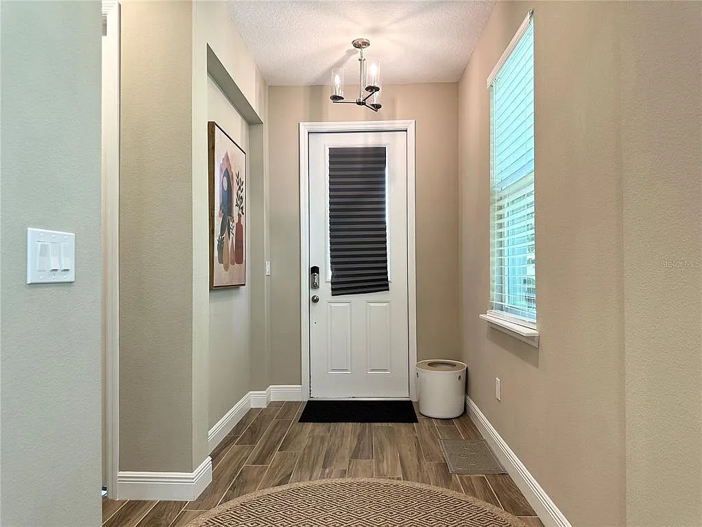 4 bed, 3.0 bath, 2052 sqft, $3,400 — Photo 3