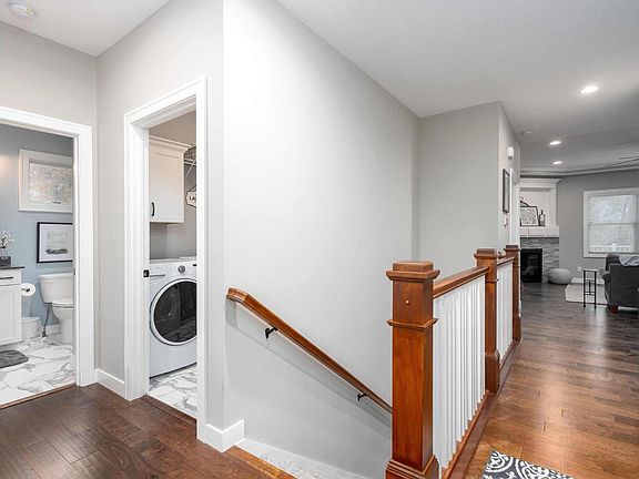 3rd image of 3933 Fillmore Ln