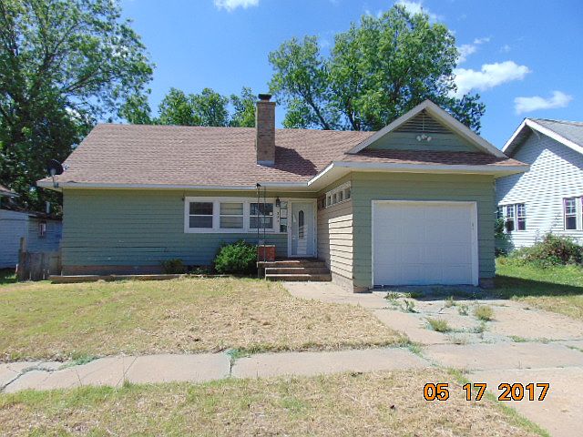 1st image of 305 W Grand Ave