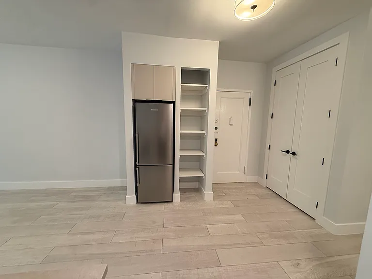 425 E 75th St #1E — Photo 12