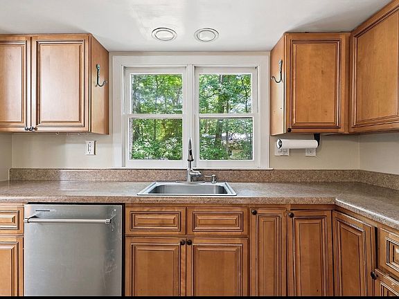 2nd image of 5613 Woods Walk Rd