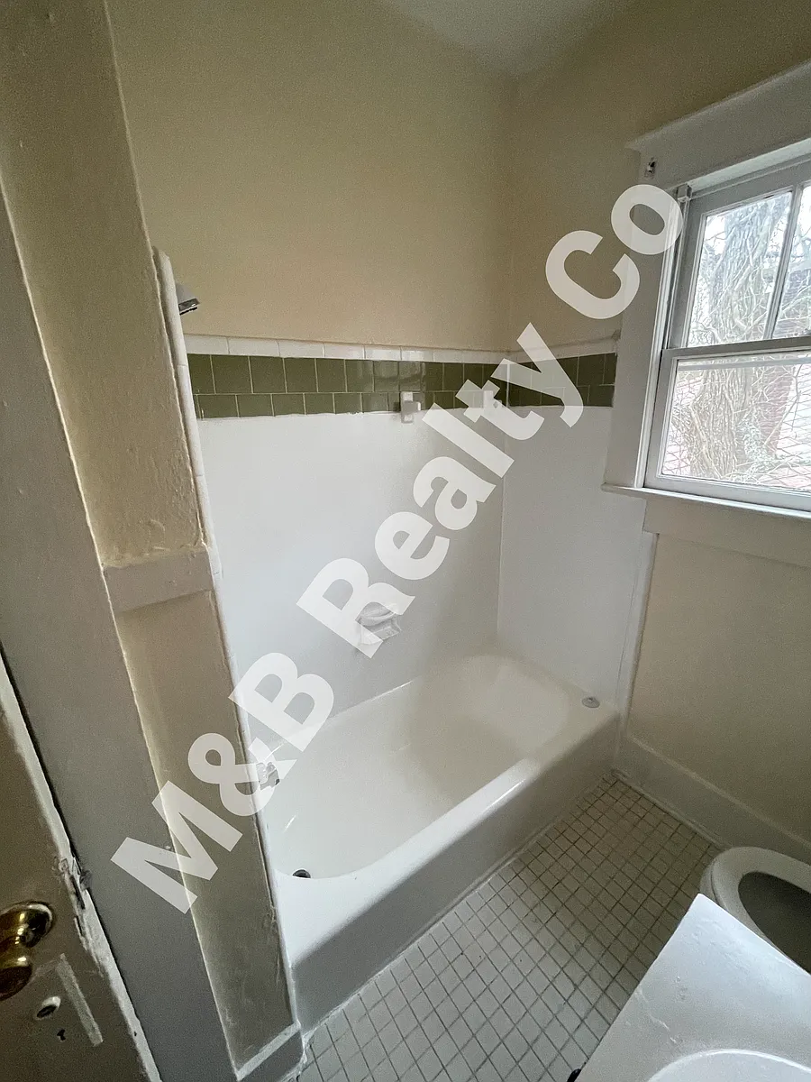 Building Photo - 104 Bradford Ave #B