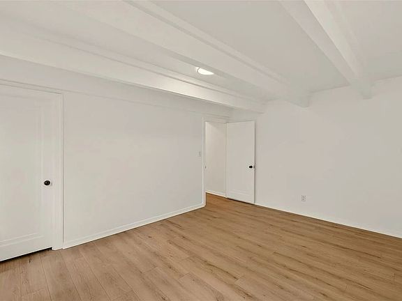 4th image of 925 16th Ave N APT 2
