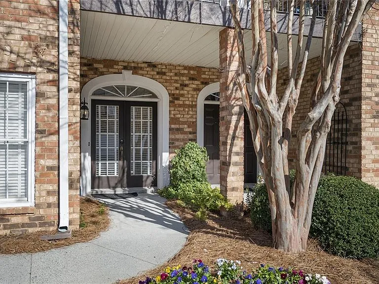 2603 Oglethorpe Cir — Photo 2