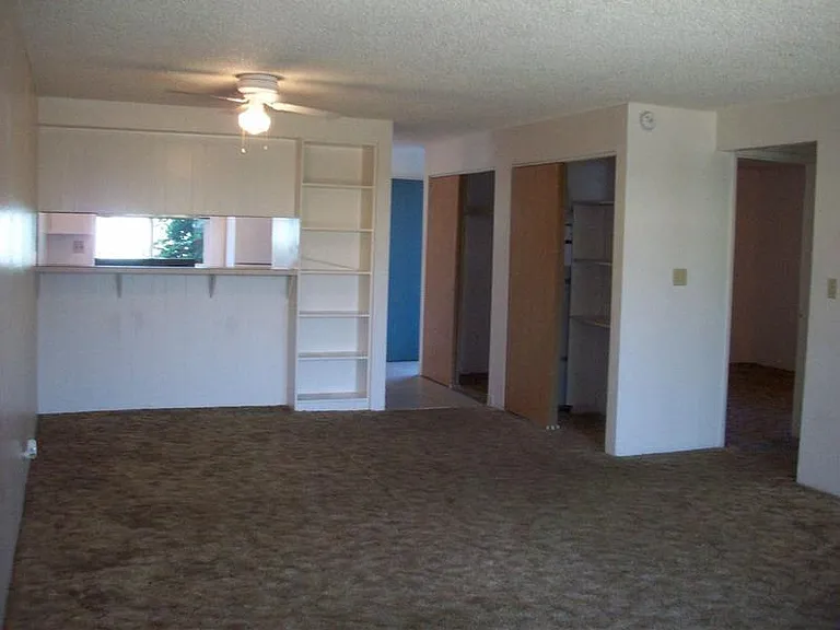 Pine Crest Apartments — Photo 3
