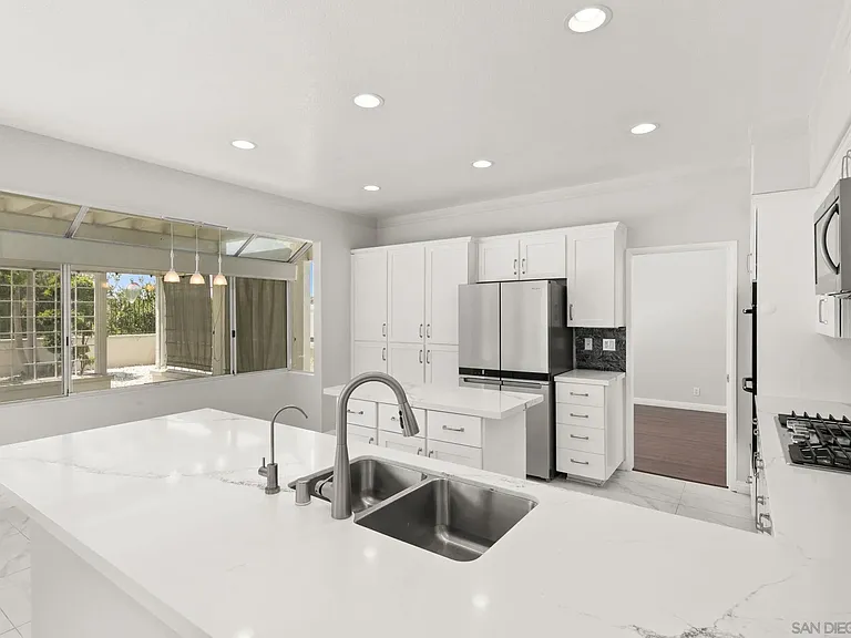 1068 Pacific Hill St — Photo 24