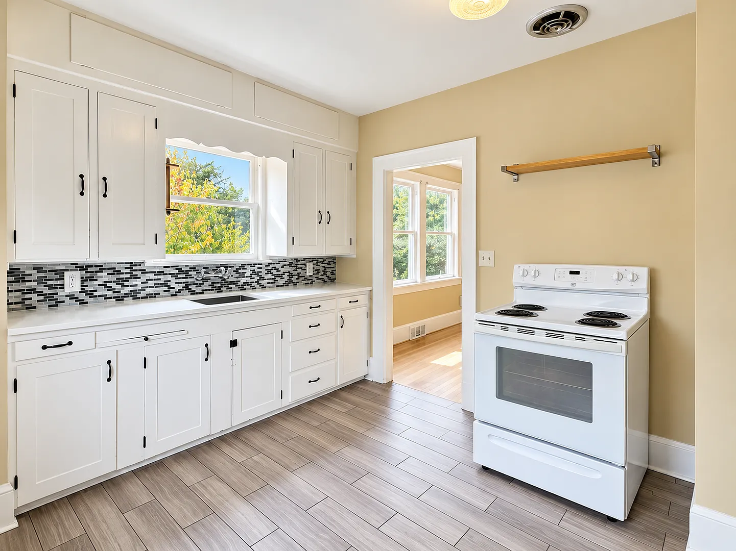 Charming St. Johns Cottage with Timeless Character | 2bd/1ba — Photo 3